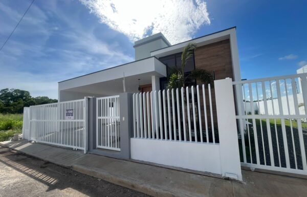 CASA EN URBANIZACIÓN DON JUAN II
